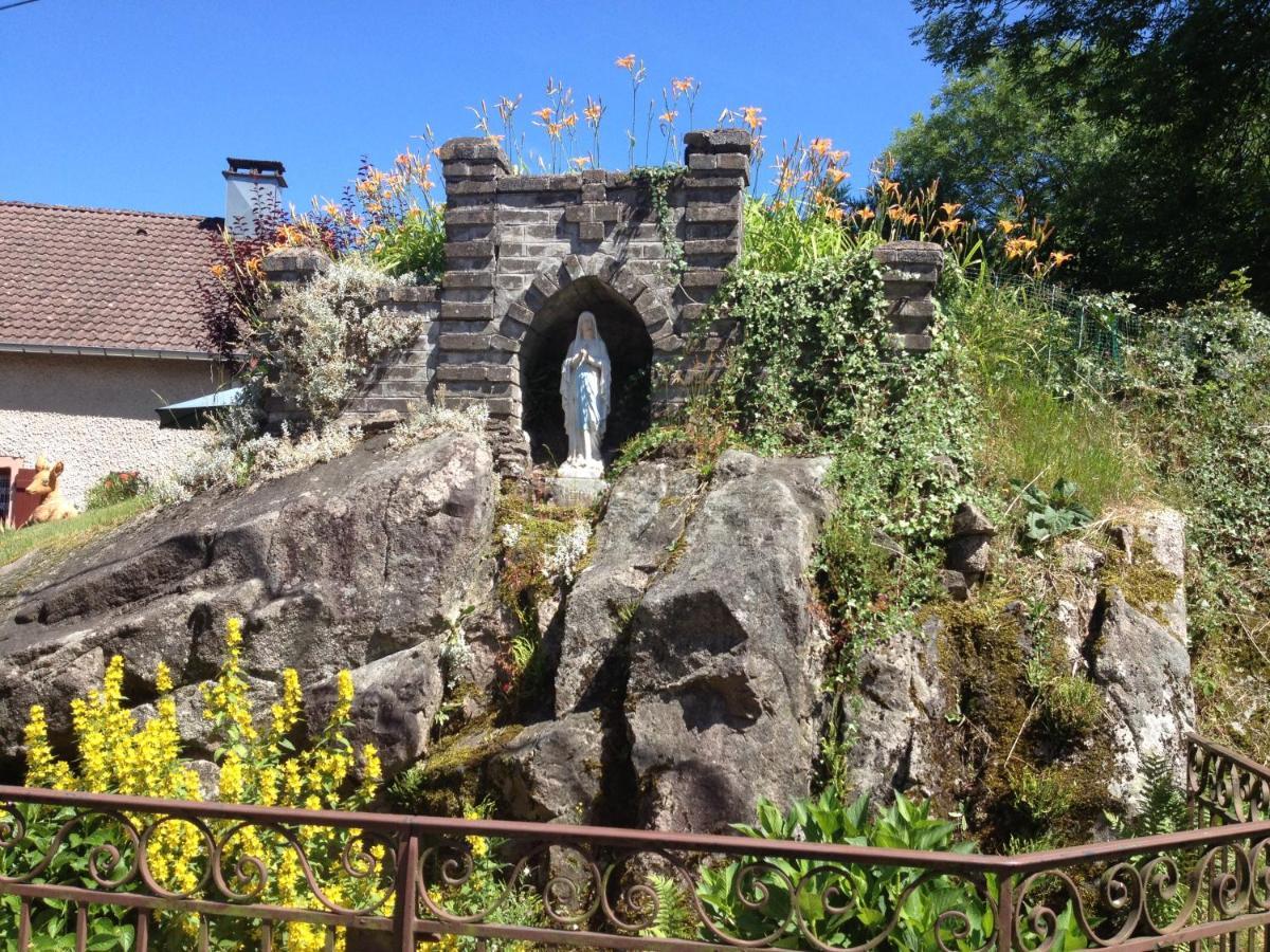 Ferme De Ma Grand-Mere Le Haut-du-Them Exterior photo