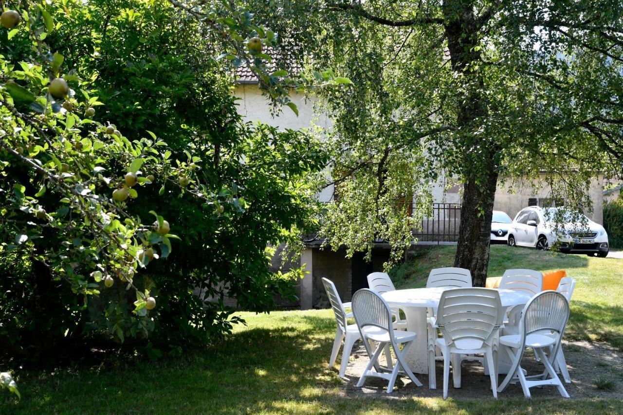Ferme De Ma Grand-Mere Le Haut-du-Them Exterior photo
